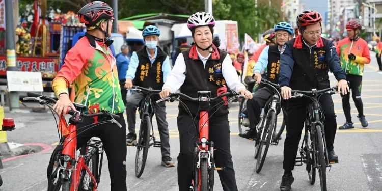 關聖帝君鐵馬巡境 徐榛蔚與百名車友一同騎車 為環島隊伍加油打氣