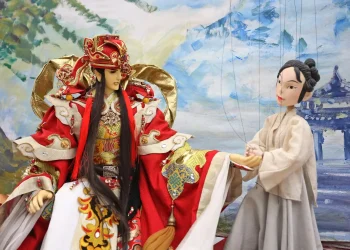 來嘉玩偶周末揭序幕   布袋戲與懸絲偶首度同台展演