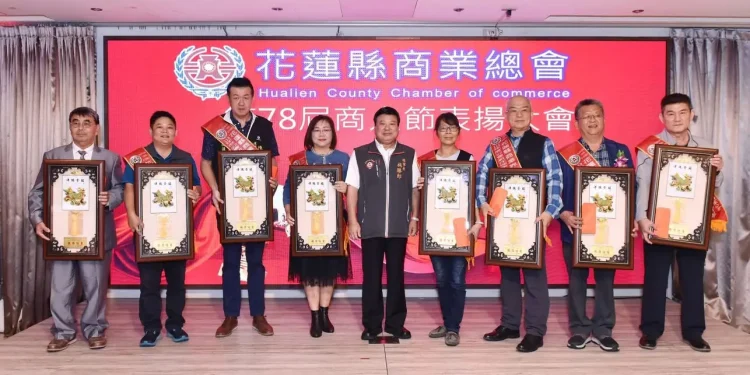 花蓮縣商人節78屆大會 施勝郎加碼2000元鴻運紅包感謝商業先進
