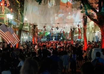 六福村萬聖慶典倒數最後四天 把握最後搞怪變裝機會 墓碑鎮最夯人氣鬼娃RENEE限定周邊一次蒐集帶回家