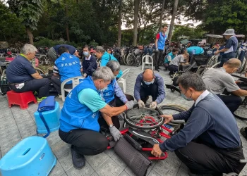 嘉義榮服處參訪輔具平台交流　強化志工相關維護知識
