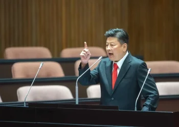 郭智輝19億股票轉讓兒子人頭公司? 傅崐萁質詢轟「羞恥」