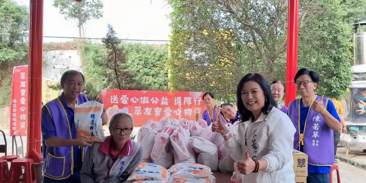冬令扶助傳遞溫暖 陳若翠第一波大樹區愛心物資發送