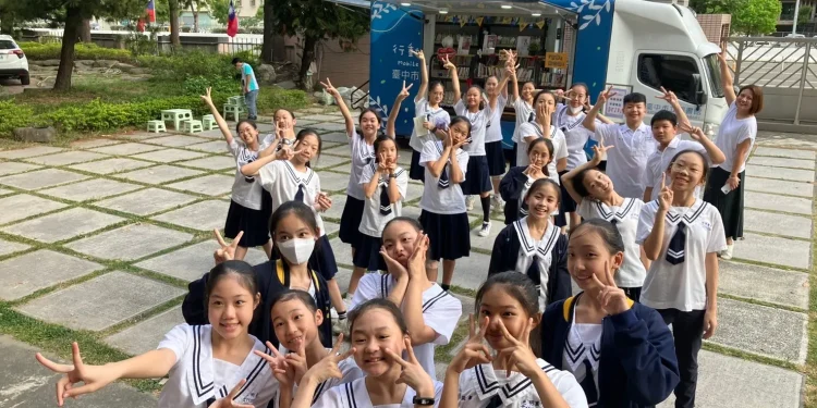 閱讀力x女力x知識力 中市圖攜手學校推廣多元閱讀