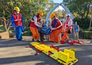 遊客安全擺第一 觀光署、新竹縣府與遊樂園聯手災害應變 六福村年度大量傷病患演習