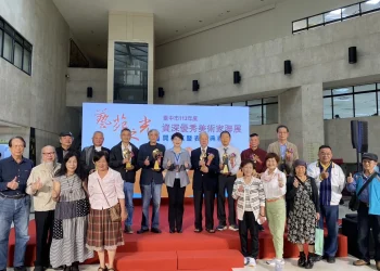 堅持藝術創作半世紀 倪朝龍等8位獲中市表揚資深優秀美術家