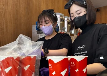 萬波島嶼紅茶花蓮中華店試營運 青年徐品蓁圓夢創業 感恩父愛勇敢前行