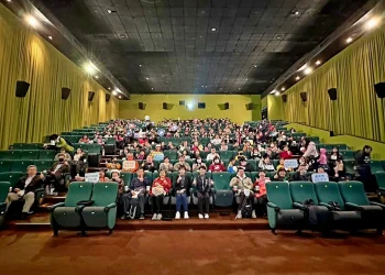 平安夜散播正能量 中市文化局邀志工同賞台灣超人電影