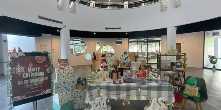 中市聖誕月嘉年華正式開跑 邀您借書換好禮、看表演及手作迷你聖誕樹 中市聖誕月嘉年華正式開跑 邀您借書換好禮、看表演及手作迷你聖誕樹