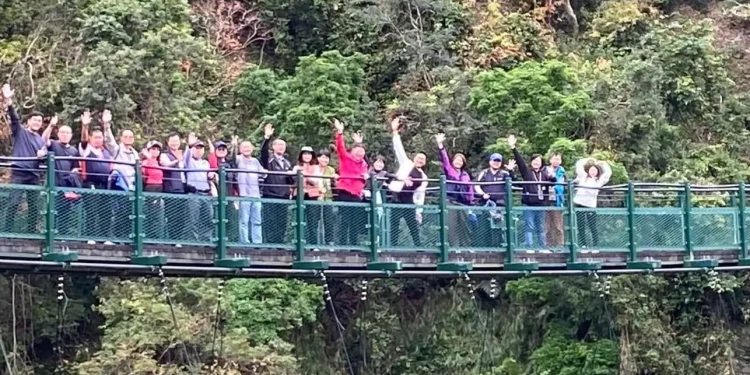 張峻議長攜手議員 以實際行動振興南區觀光 歡迎國人來花蓮旅遊 讓花蓮早日揮別慘淡觀光 張峻議長攜手議員 以實際行動振興南區觀光 歡迎國人來花蓮旅遊 讓花蓮早日揮別慘淡觀光