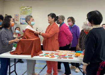 您的文物百寶箱已送達  館舍百寶箱首次走入社區與長者同樂