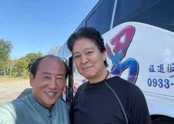 演員劉尚謙來遊台灣萬里長城  穿古裝遊玩老街拍照留念