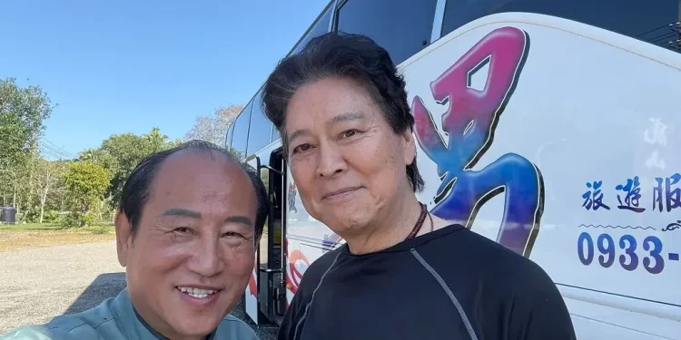 演員劉尚謙來遊台灣萬里長城  穿古裝遊玩老街拍照留念