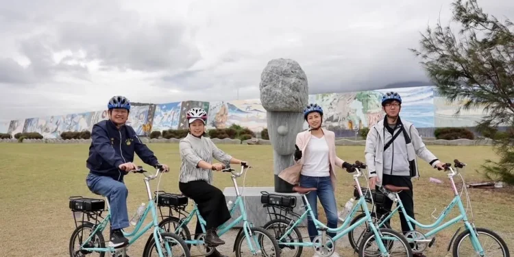 「花香航線」正式啟航 讓世界走進花蓮 香港快運航空貴賓走騎七星潭自行車道 欣賞洄瀾山海美景 「花香航線」正式啟航 讓世界走進花蓮 香港快運航空貴賓走騎七星潭自行車道 欣賞洄瀾山海美景