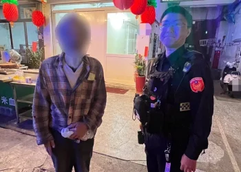 警員溫馨助迷路老翁 重拾記憶順利返家