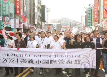 嘉市管樂踩街登場  富邦悍將應援嗨翻全場