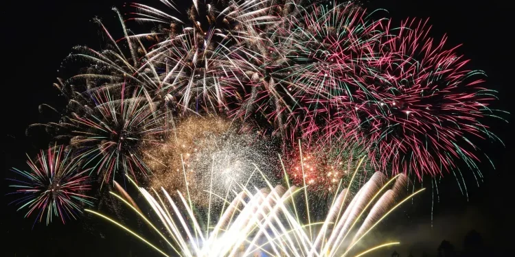 六福莊蛇來運轉   全家秒到非洲過新年