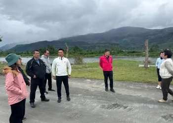 張峻議長與黃玲蘭議員聯合跨黨派議員會勘啟模濕地公園 建請主管機關積極處理改善