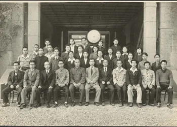 田忠毅告別日本故鄉的朋友、抱著期待來臺讀書的生活點滴  以及戰爭陰影下 或許無法再見的同僚身影