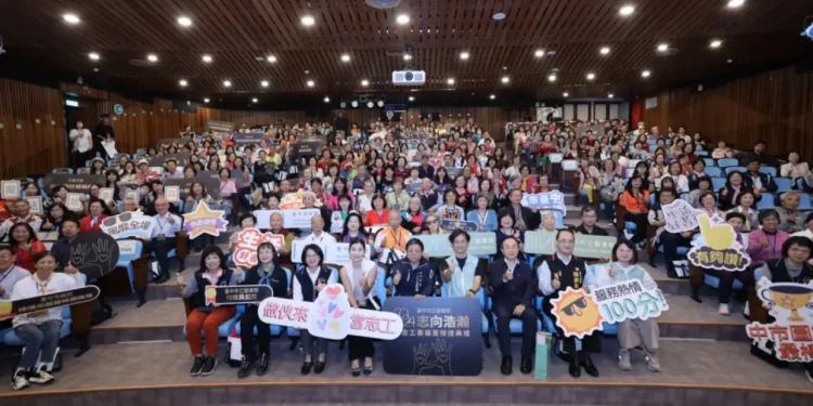 臺中志願服務獲中央獎項肯定 中市圖及文資處志工隊今表揚暨授證 臺中志願服務獲中央獎項肯定 中市圖及文資處志工隊今表揚暨授證