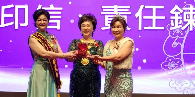 推動公益傳承傳愛 世華嘉義分會會長黃麗貞光榮卸任 推動公益傳承傳愛 世華嘉義分會會長黃麗貞光榮卸任