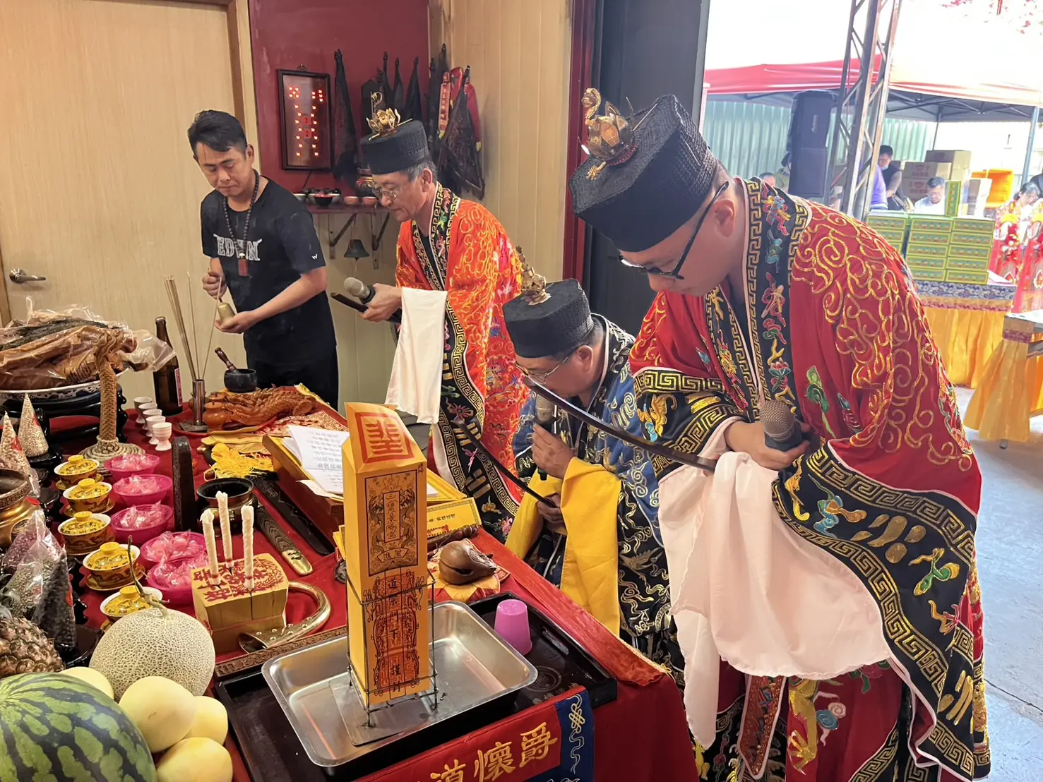 從淚水與迷惘中覺醒:大里鎮承宮主委扛起神聖使命,續寫溫府千歲與父愛交織的傳奇故事 從淚水與迷惘中覺醒:大里鎮承宮主委扛起神聖使命,續寫溫府千歲與父愛交織的傳奇故事